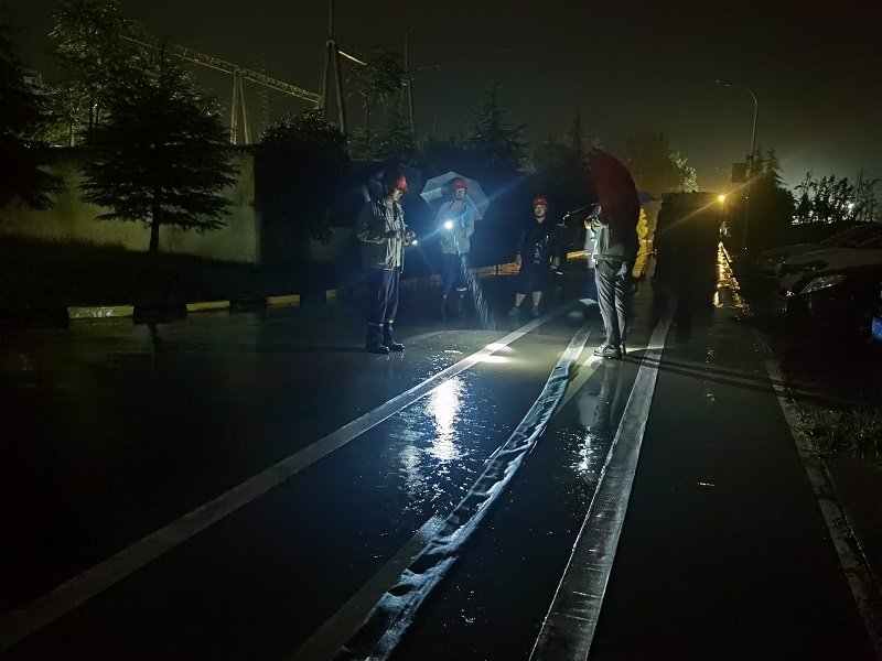 富平公司：暴雨來(lái)襲！搶險路上的“最美逆行”