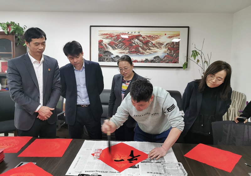 物貿公司：迎新春，寫(xiě)春聯(lián)，送祝福