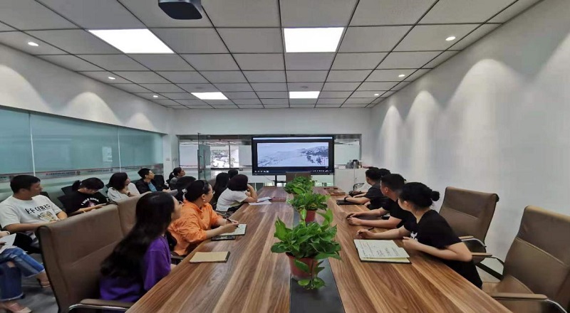 物貿公司舉辦慶?！傲弧敝黝}觀(guān)影活動(dòng)