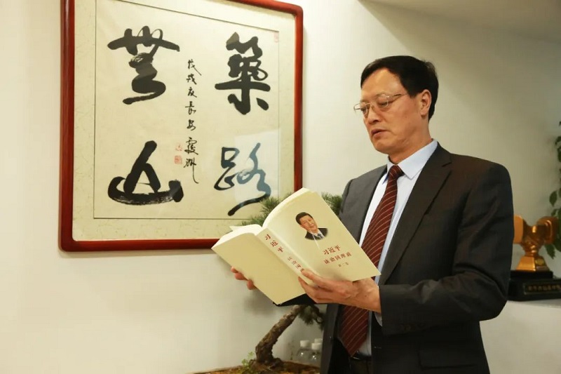 公司黨委書(shū)記、董事長(cháng)張超暉榮膺“第九屆陜西省優(yōu)秀企業(yè)家”榮譽(yù)稱(chēng)號