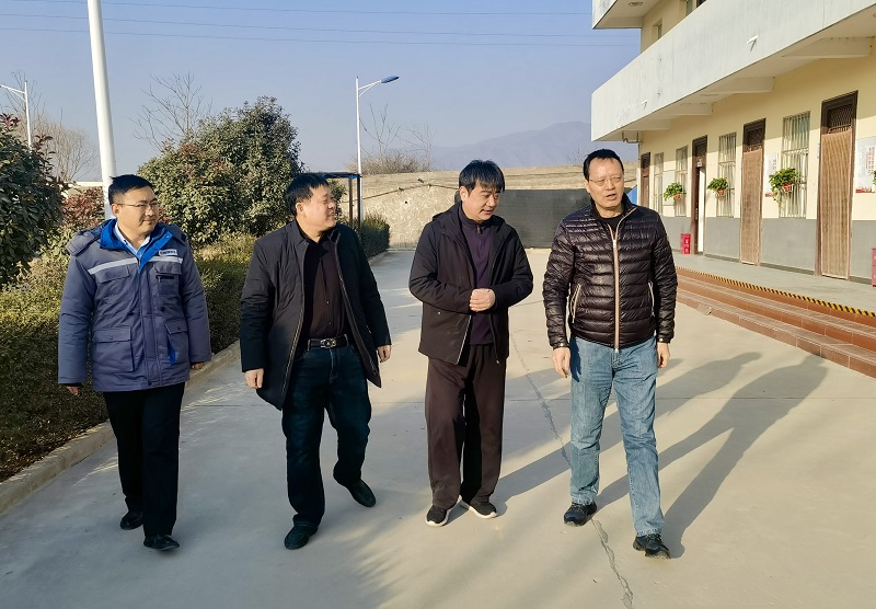 希望 ——陜西建材科技公司黨委書(shū)記、董事長(cháng)張超暉下基層送祝福話(huà)發(fā)展