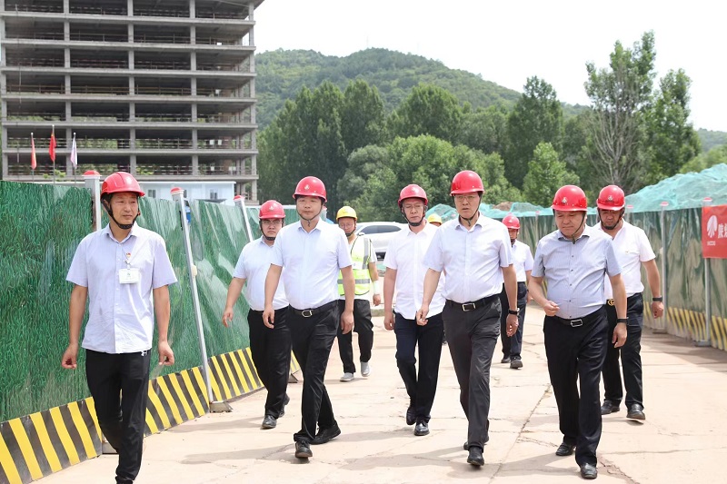 明確時(shí)間強執行 緊抓項目重落實(shí)——陜西建材科技公司黨委書(shū)記、董事長(cháng)張超暉到黃陵新材公司調研指導工作