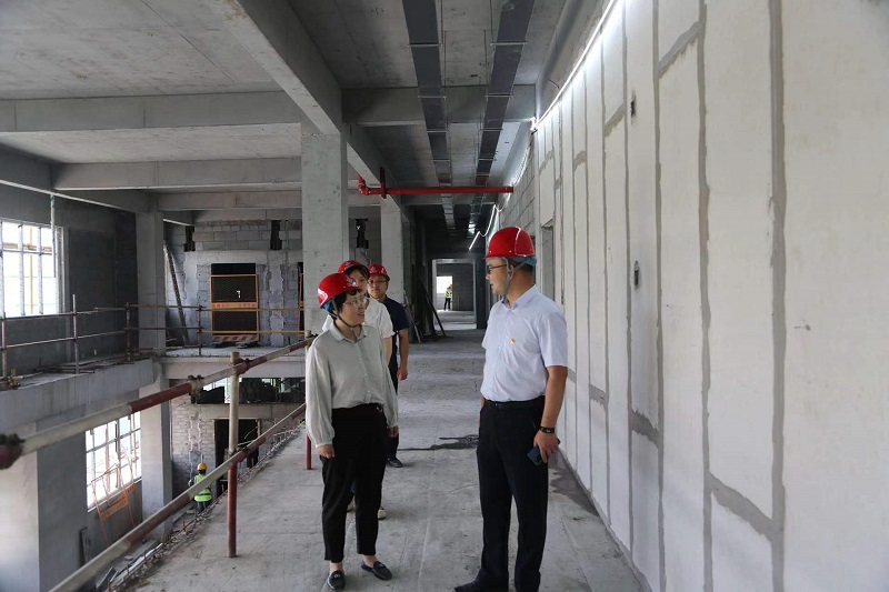 陜西建材科技公司黨委副書(shū)記、工會(huì )主席姜曉芹深入龍門(mén)綠碳公司調研指導工作
