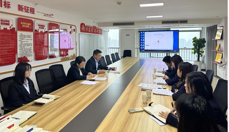 陜西建材科技公司安全環(huán)保監察部、人力資源部組織開(kāi)展在“‘兩強三講四比’中開(kāi)展以‘三問(wèn)三省’為基，‘六個(gè)是否’為本，‘八個(gè)聚焦’為要，推動(dòng)公司高質(zhì)量發(fā)展”大討論