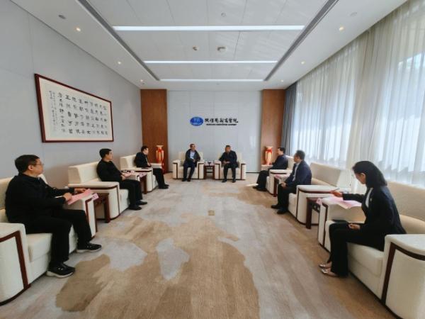 國家能源集團陜西電力有限公司黨委書(shū)記、董事長(cháng)何深一行參訪(fǎng)陜煤思創(chuàng  )高管院