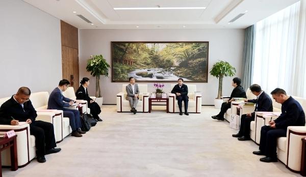 張文琪會(huì )見(jiàn)天職國際會(huì )計師事務(wù)所首席合伙人邱靖之一行