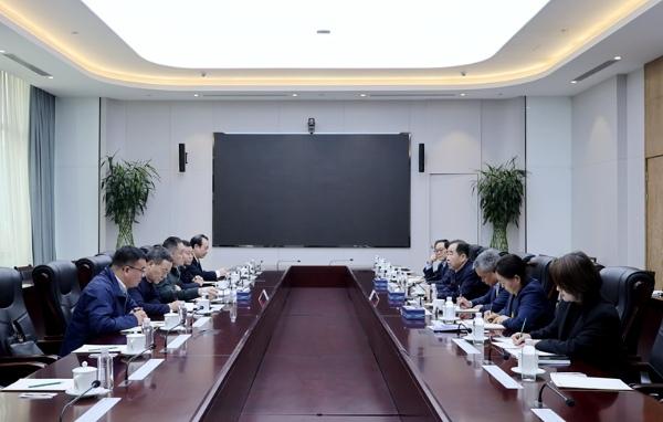 省發(fā)展改革委副主任、能源局局長(cháng)何鐘一行到陜煤集團調研穩增長(cháng)工作