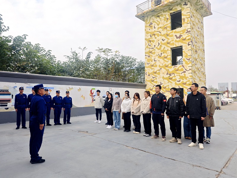 智引公司走進(jìn)西咸大道消防救援站參觀(guān)體驗學(xué)習