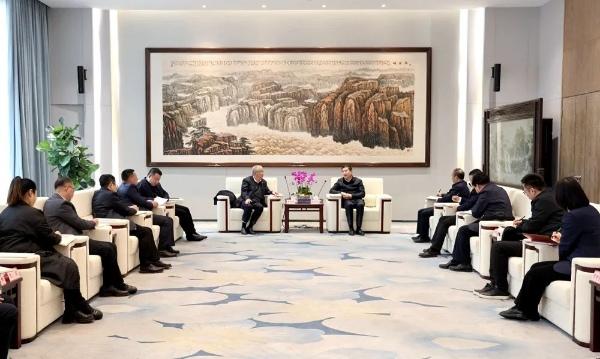 張文琪會(huì )見(jiàn)隆基綠能科技股份有限公司創(chuàng  )始人、總裁李振國一行