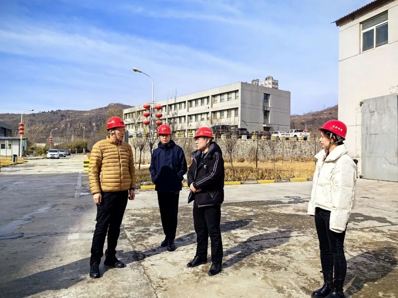 情牽一線(xiàn) 溫暖人心——張超暉深入黃陵公司、黃陵新材公司看望慰問(wèn)在崗職工并調研